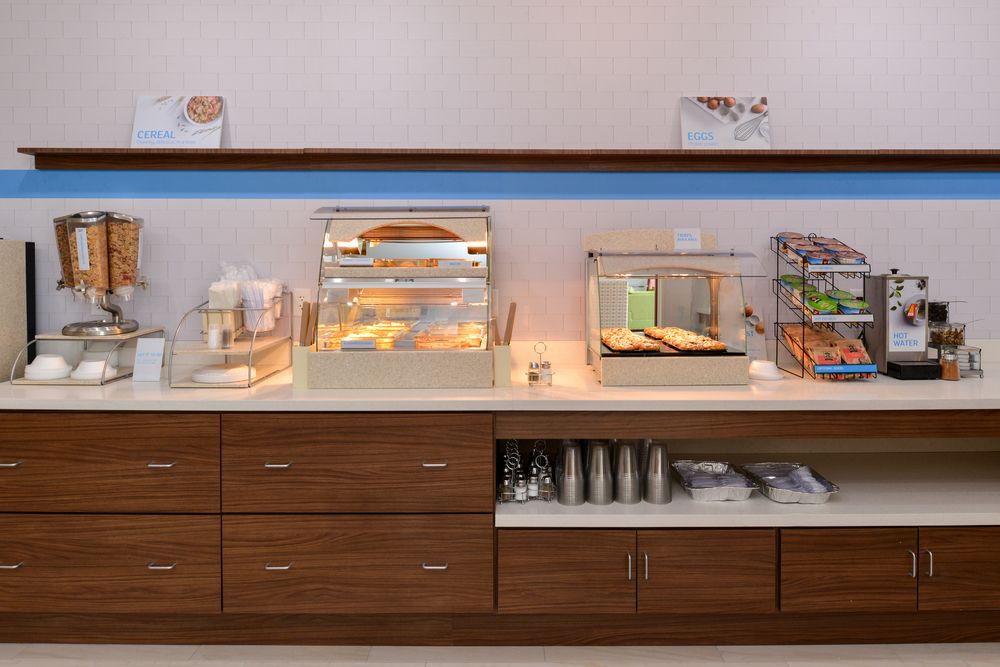 Holiday Inn Express & Suites St. Petersburg Madeira Beach by IHG - photo 54