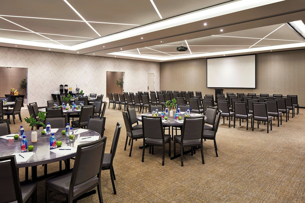 SpringHill Suites by Marriott Los Angeles Downey - photo 37