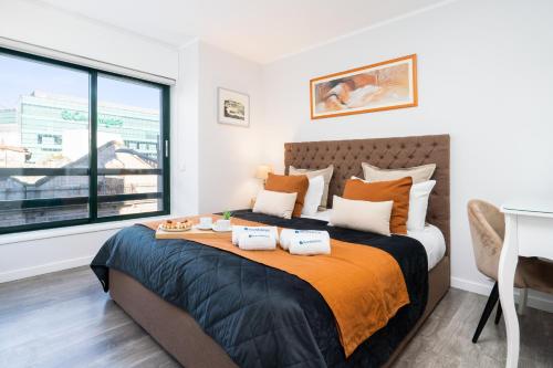 Host Wise Elegant Spacious Flat w Balcony Ace Location — 4-Star Luxury Hotel in Vila Nova De Gaia, Portugal