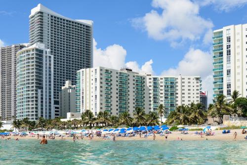 Hollywood Beachfront Retreat — 4-Star Luxury Hotel in Hollywood, United States