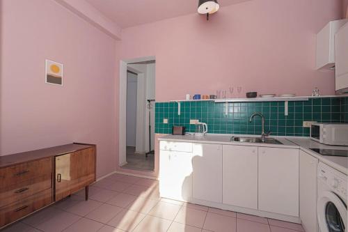 Cozy and Stylish Apt Next to Stamba and Rooms