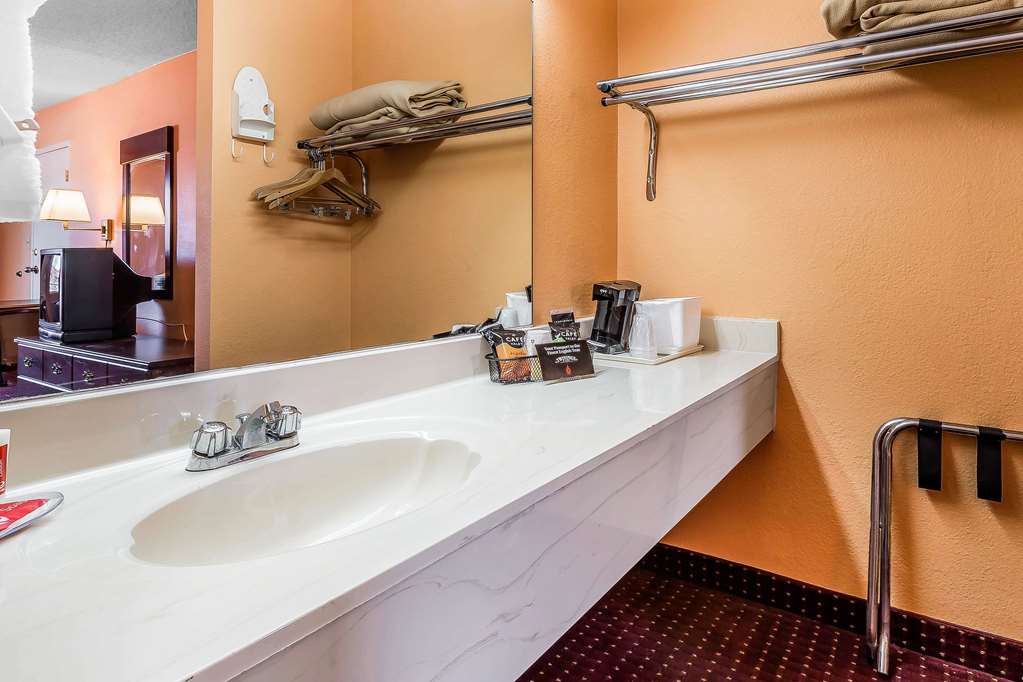 Econo Lodge Lavonia GA - photo 9