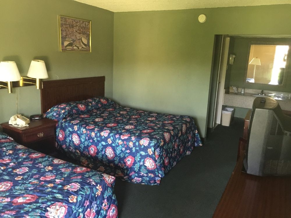 Red Carpet Inn & Suites Muncie - photo 17