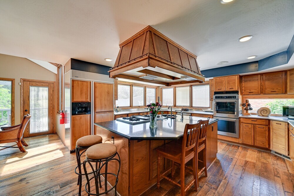 Hot Tub Games Spacious Golf Retreat In Payson — Payson