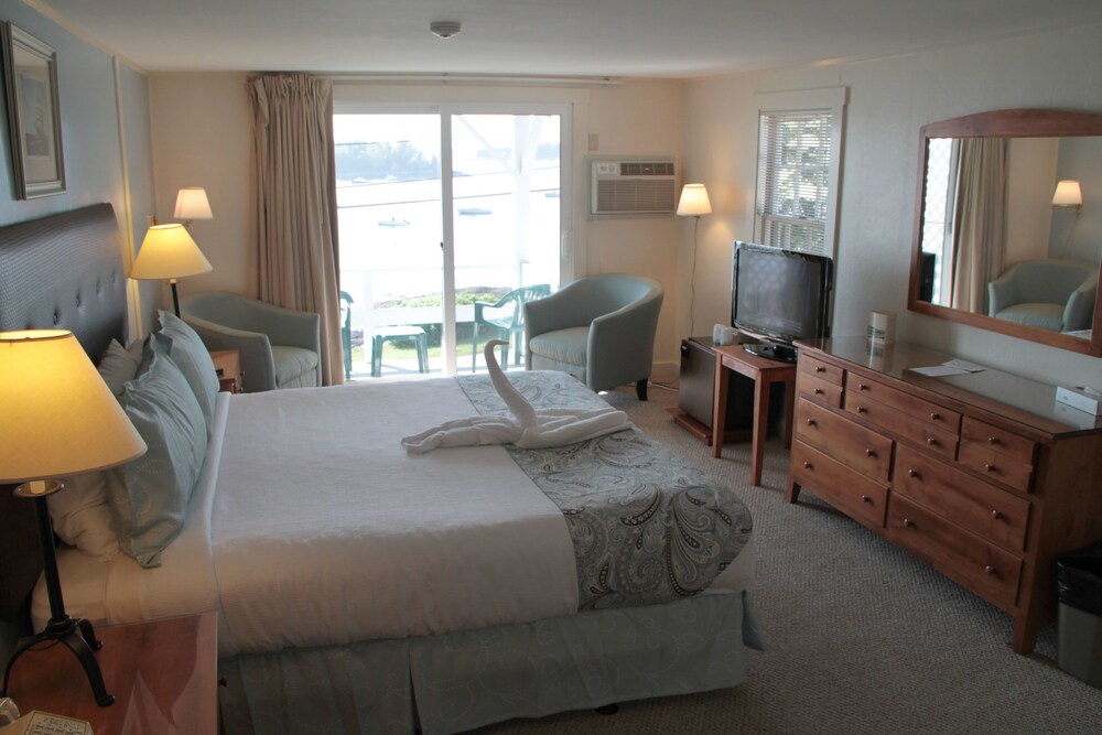 Bluebird Ocean Point Inn - photo 28