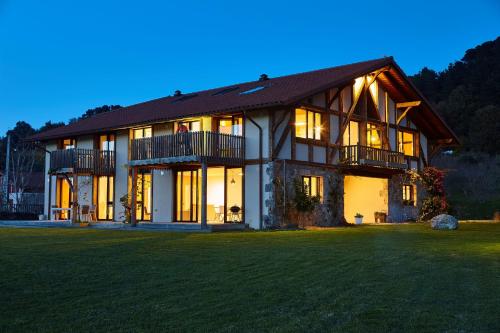 Hemingway Kanala House — 4-Star Luxury Hotel in Zumaia, Spain