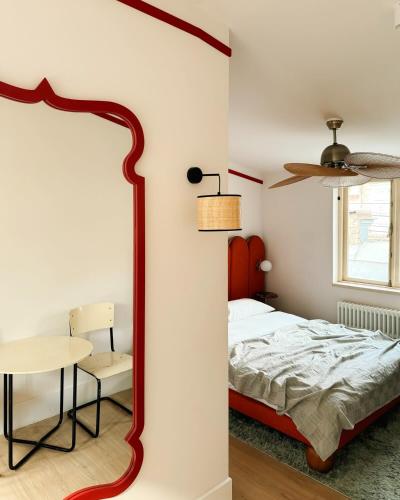 Chic Studio near Fabrika By Wehost