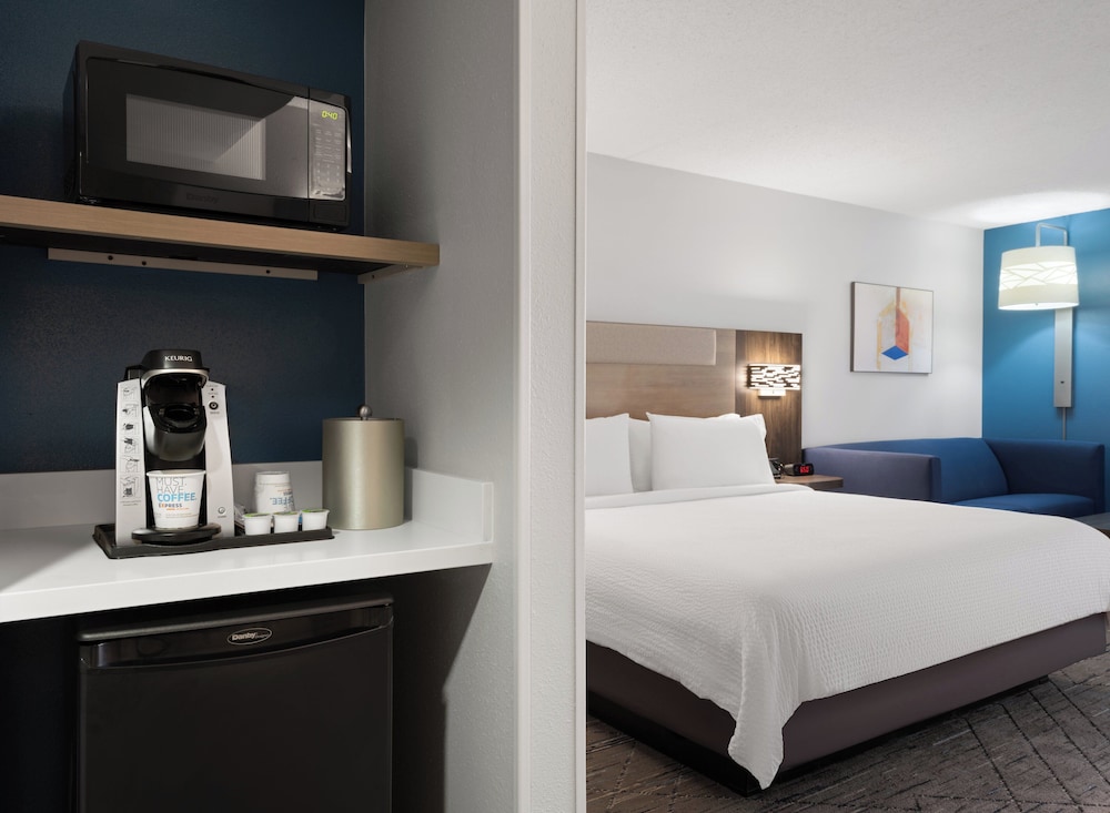 Holiday Inn Express Indianapolis Airport by IHG - photo 27
