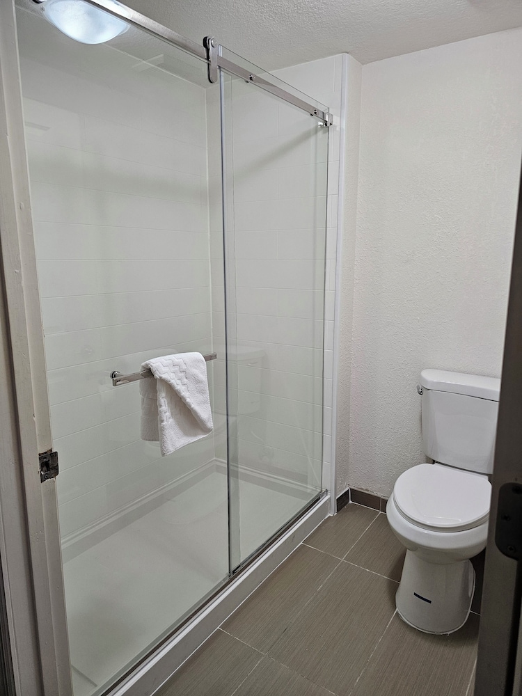 Montreal Suites Orlando By Ihg - photo 17