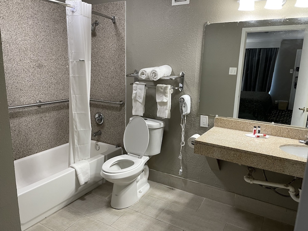 Days Inn & Suites By Wyndham Collierville Germantown Area - photo 23