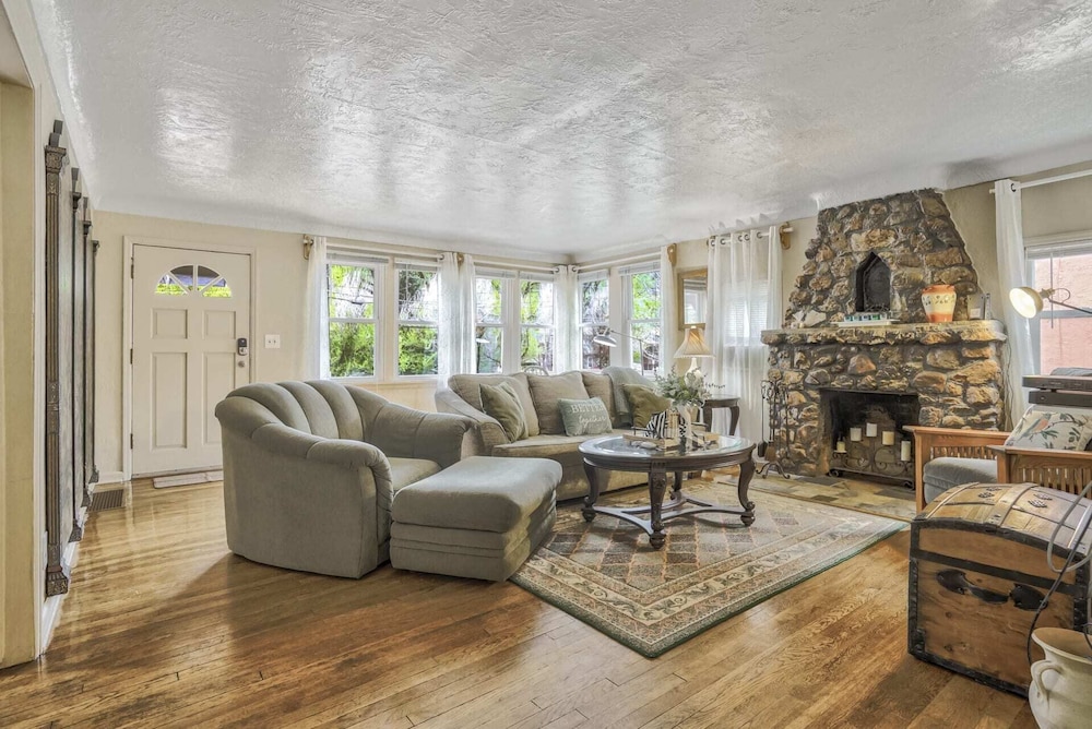 3br downtown Manitou patio mtn Views — hotel in Manitou Springs