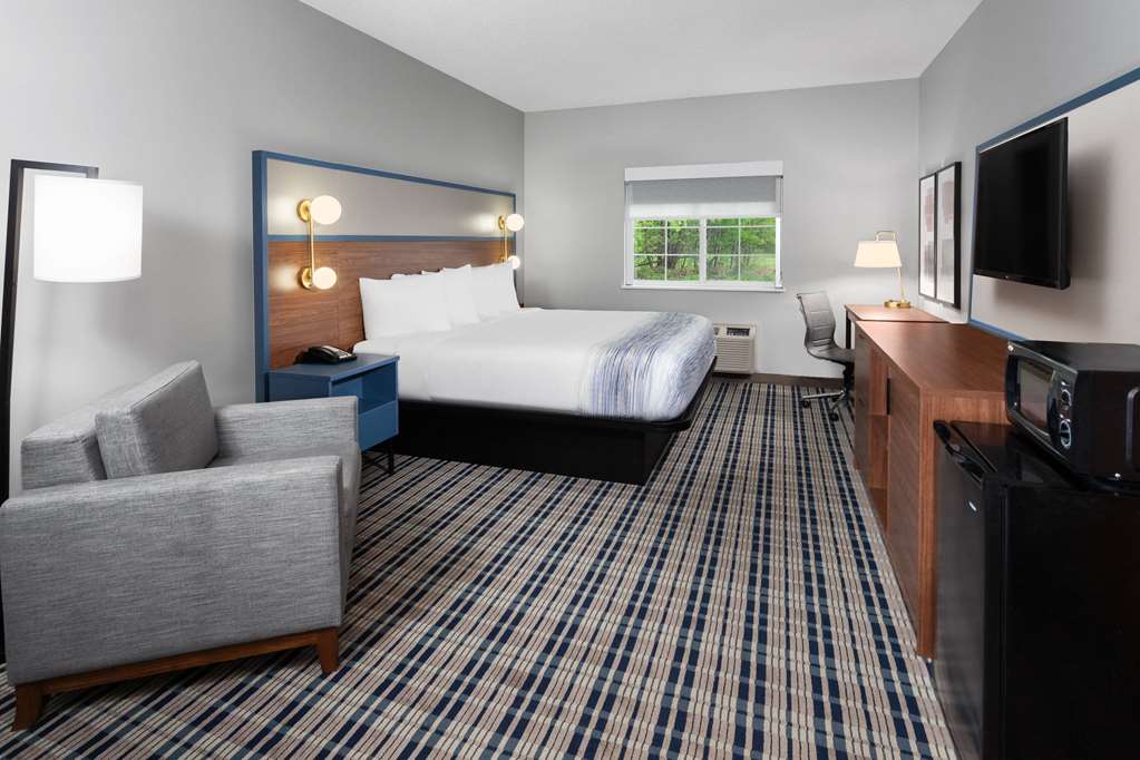 Super 8 by Wyndham Eagle River - photo 11
