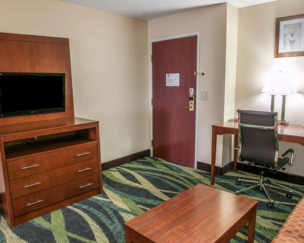 Quality Inn & Suites South Bend Airport - photo 24