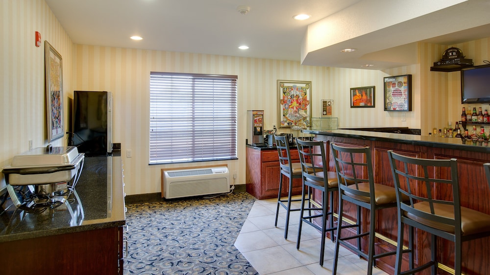 Cobblestone Inn & Suites Clintonville - photo 53