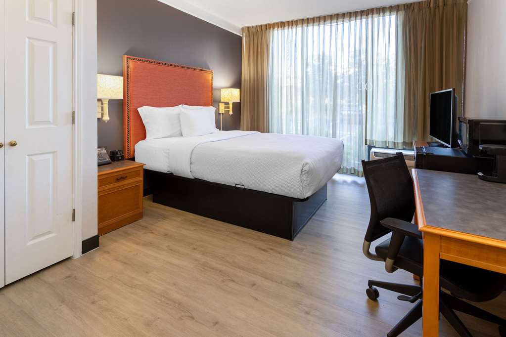 La Quinta by Wyndham Kingsport Tri Cities Airport - photo 23