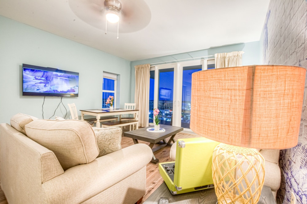 Laketown Wharf Resort by Aneliya's Rentals - photo 624