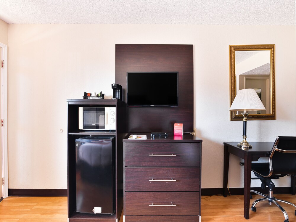 OYO Hotel Amarillo Downtown - photo 13