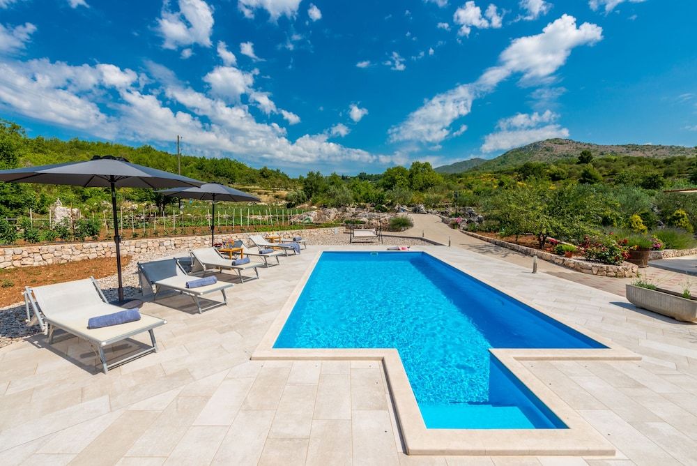 Villa Pizzelli — 4-Star Luxury Hotel in Dubrovnik, Croatia