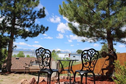 Colorado Cottage W Mountain View — 4-Star Luxury Hotel in Colorado Springs, United States