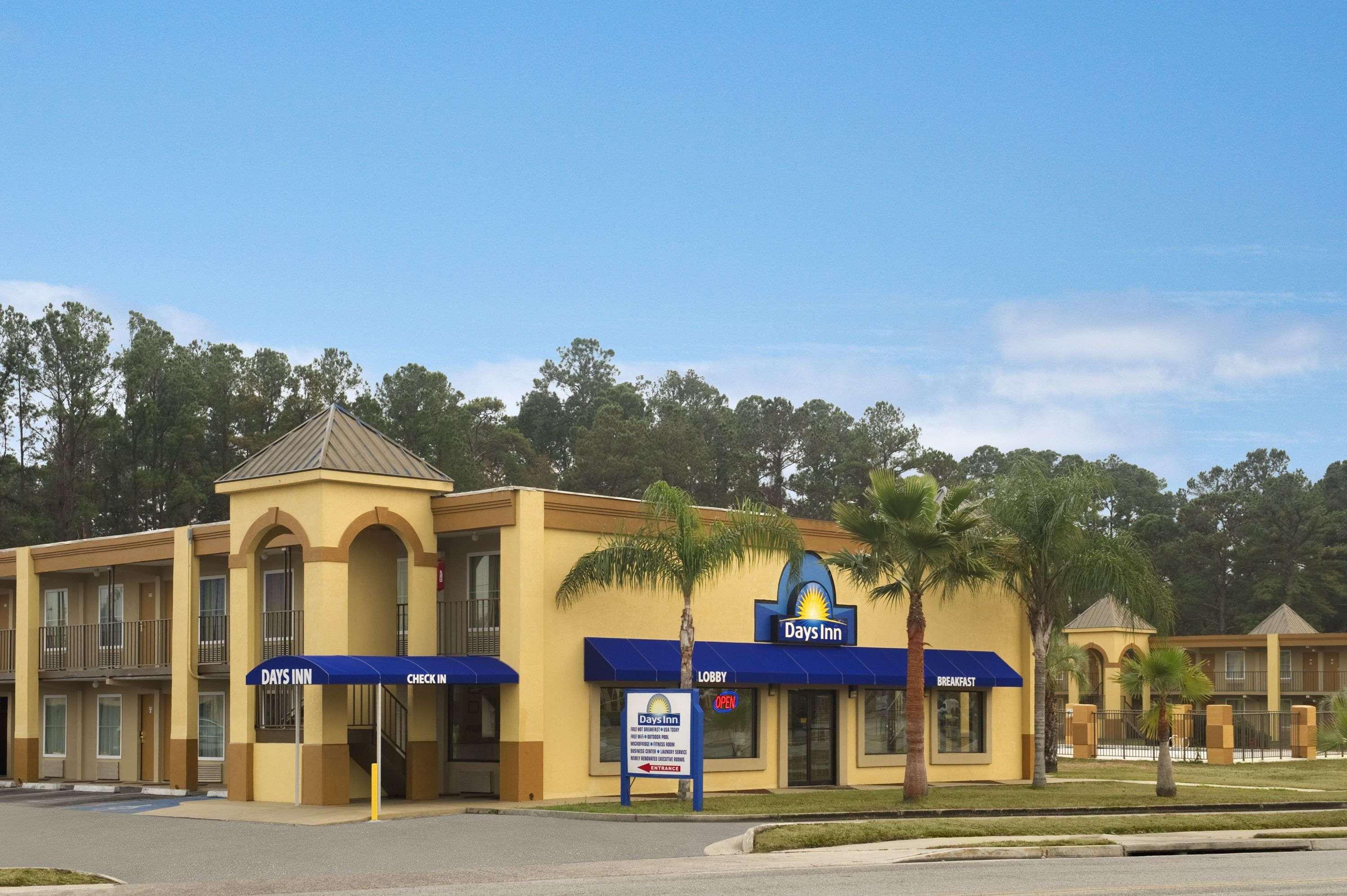 Days Inn by Wyndham Brunswick St. Simons Area - photo 4