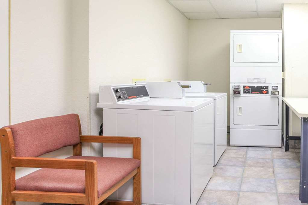 Super 8 by Wyndham Sault Ste. Marie - photo 14