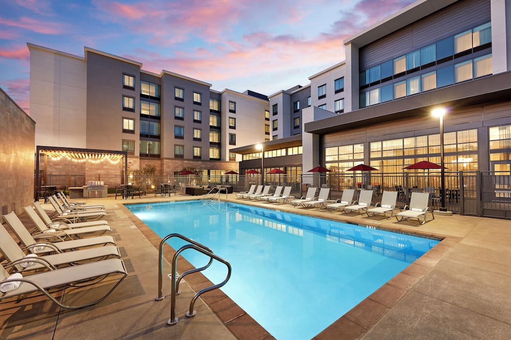 Hampton Inn Long Beach Airport - photo 16