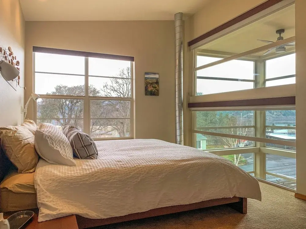 Urban Loft with BBQ on the Deck — 4-Star Luxury Hotel in Hood River, United States