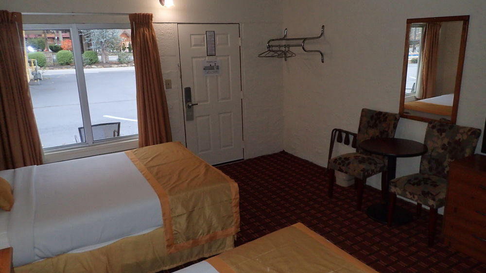 Economy Inn & Suites Gatlinburg - photo 25