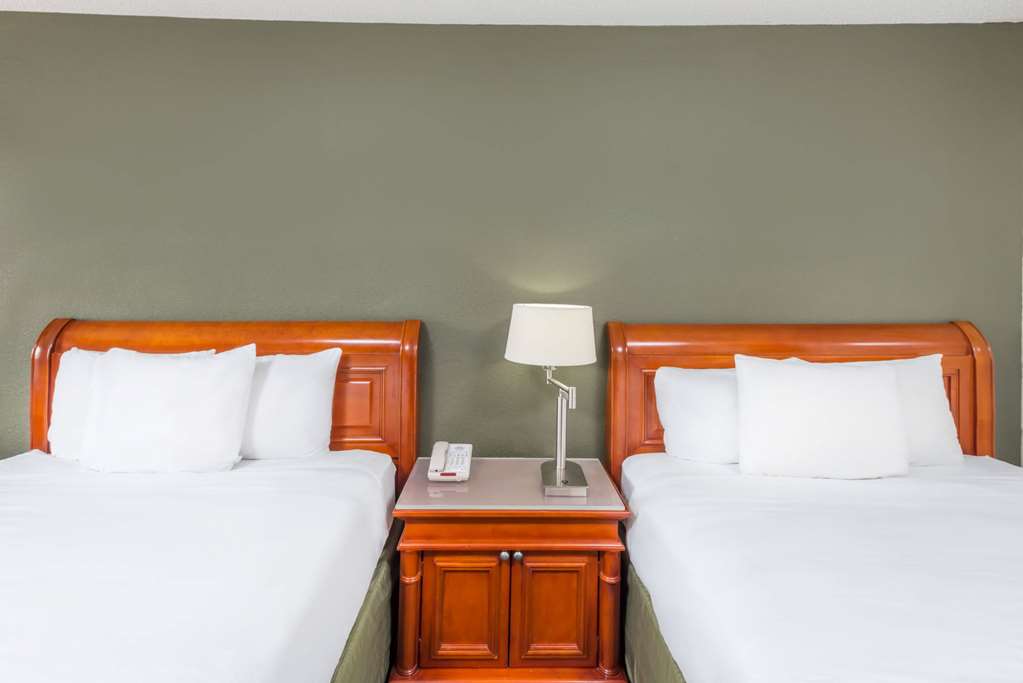 Days Inn by Wyndham Hannibal - photo 18