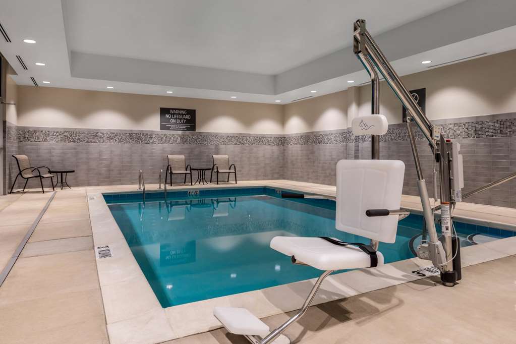 La Quinta Inn & Suites by Wyndham Greensboro Arpt High Point - photo 8