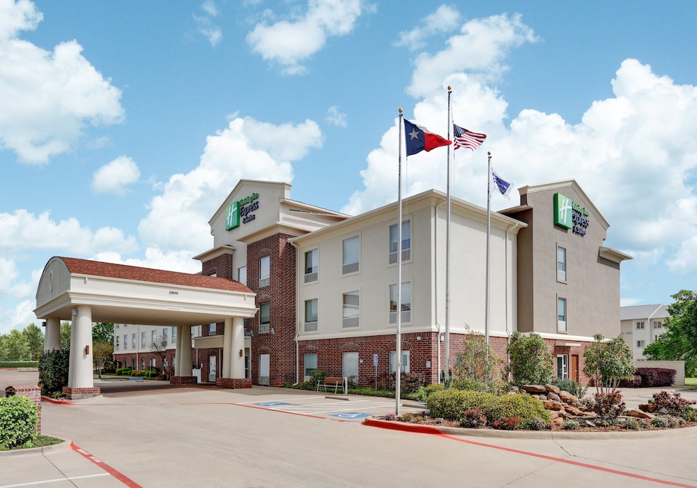 Holiday Inn Express Hotel & Suites Cleburne an IHG Hotel - featured photo