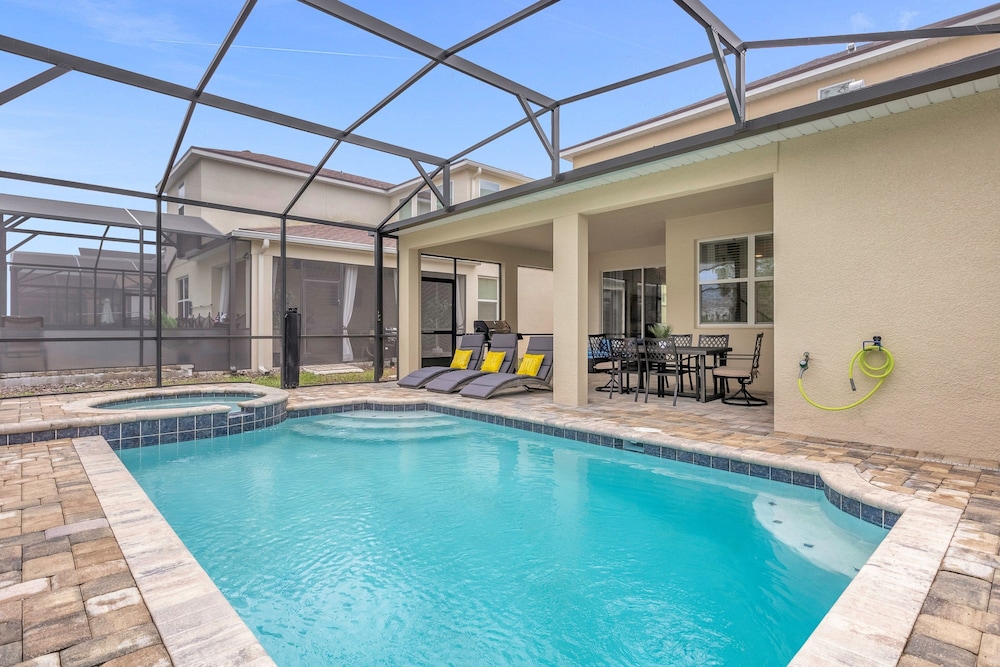Upstay Solara Resort Retreat w Pool and Hot Tub - photo 8