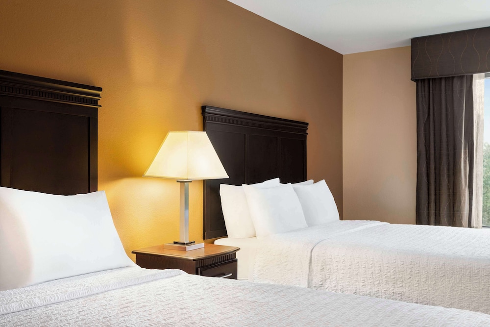 Hampton Inn and Suites Pine Bluff - photo 16