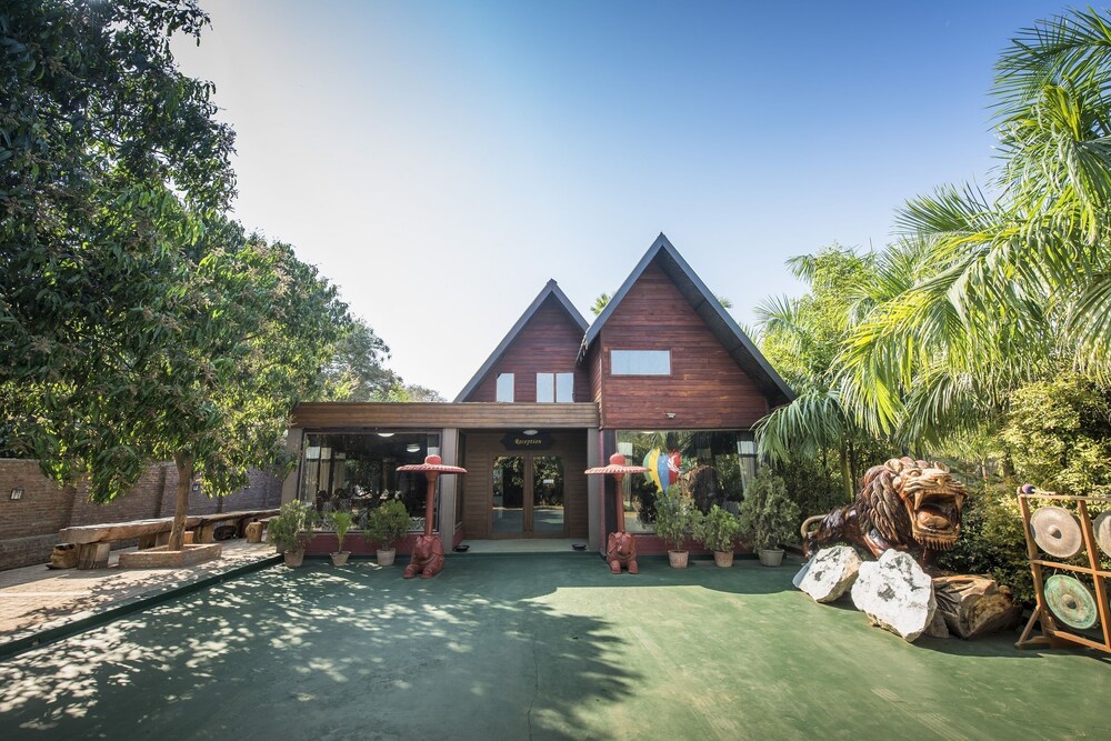 Royal House Hotel — Unknown City