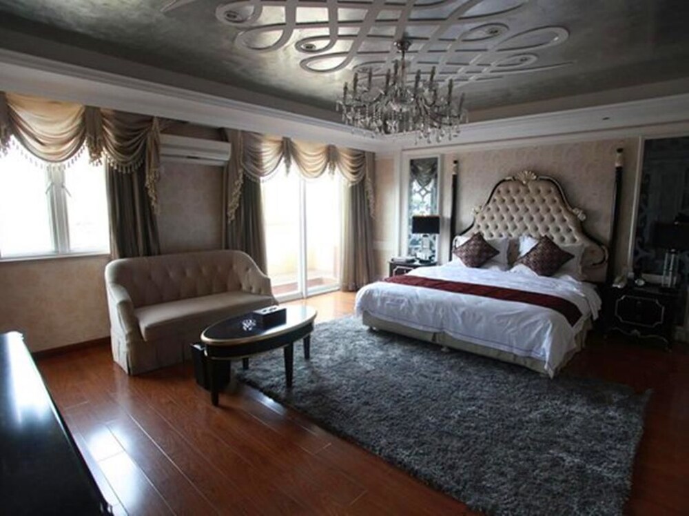 Phoenix Hotel - carbon neutral hotel in Jingmen