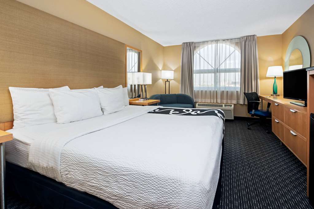 La Quinta Inn & Suites by Wyndham West Palm Beach Airport - photo 13