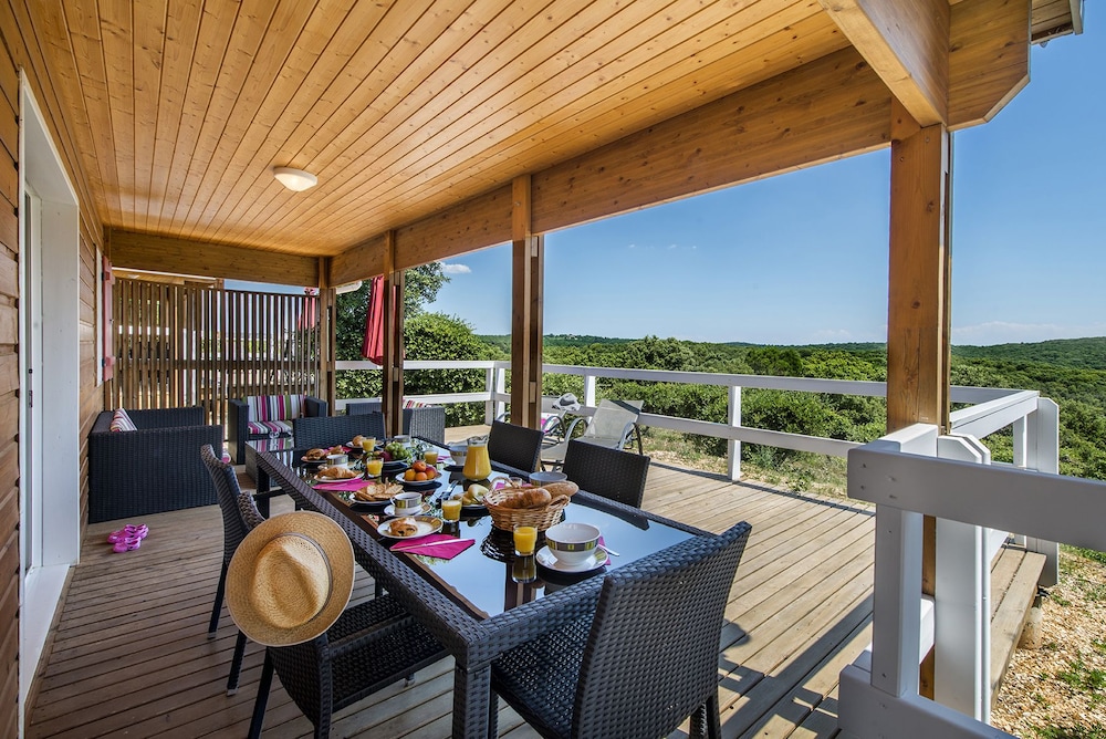Domaine de la sablière — 4-Star Luxury Hotel in Barjac, France