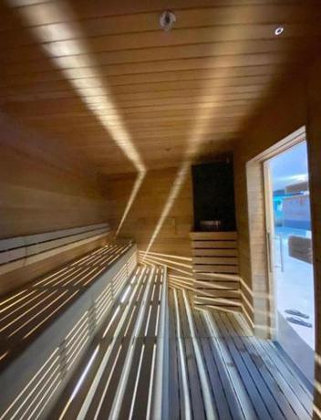 Hanza Tower SkyLUX Jacuzzi Sauna Pool in Szczecin, Poland