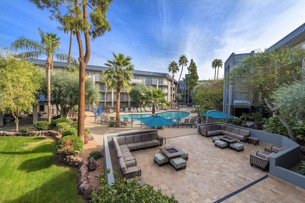 Holiday Inn & Suites Phoenix Airport North by IHG - photo 60
