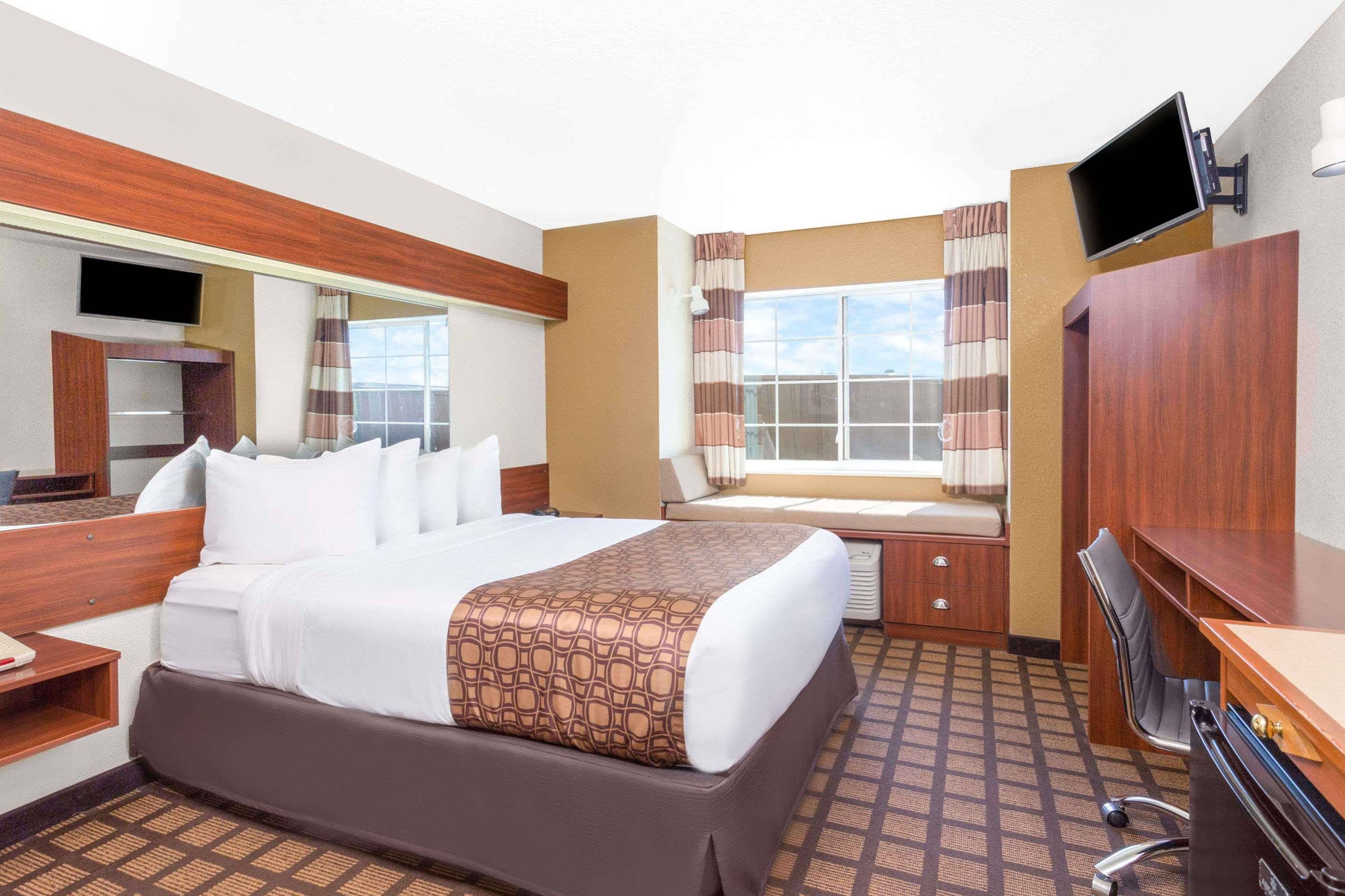 Microtel Inn and Suites by Wyndham Green Bay - photo 8