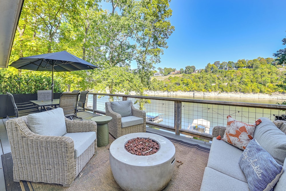 Herrington Lake Retreat w Dock 1 Mi to Marina — hotel in Harrodsburg