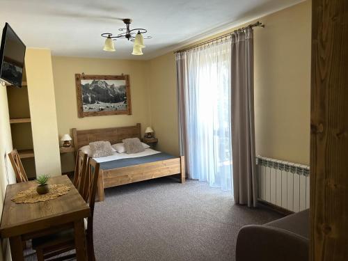 u Lucyny w Białce Tatrzańskiej jacuzzi i sauna w ogrodzie skibus pod domem in Bialka Tatrzanska, Poland