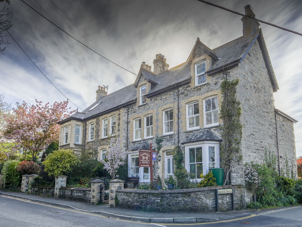 Brookdale B&B — 4-Star Luxury Hotel in Wadebridge, United Kingdom