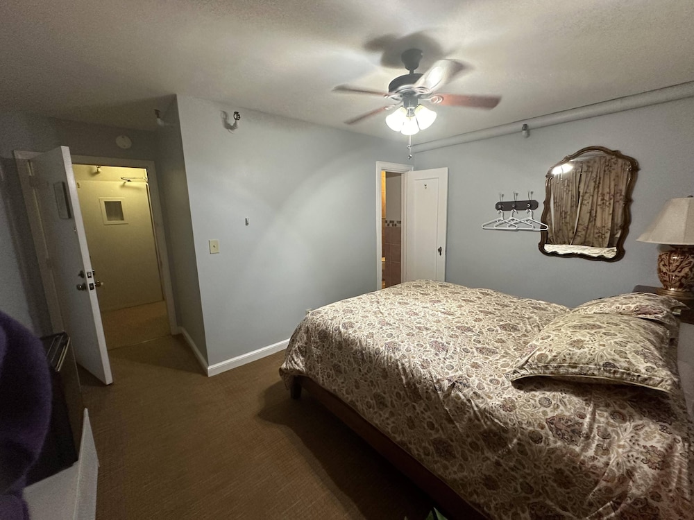 The Oaks B&B Hotel and Spiritual Center - photo 14