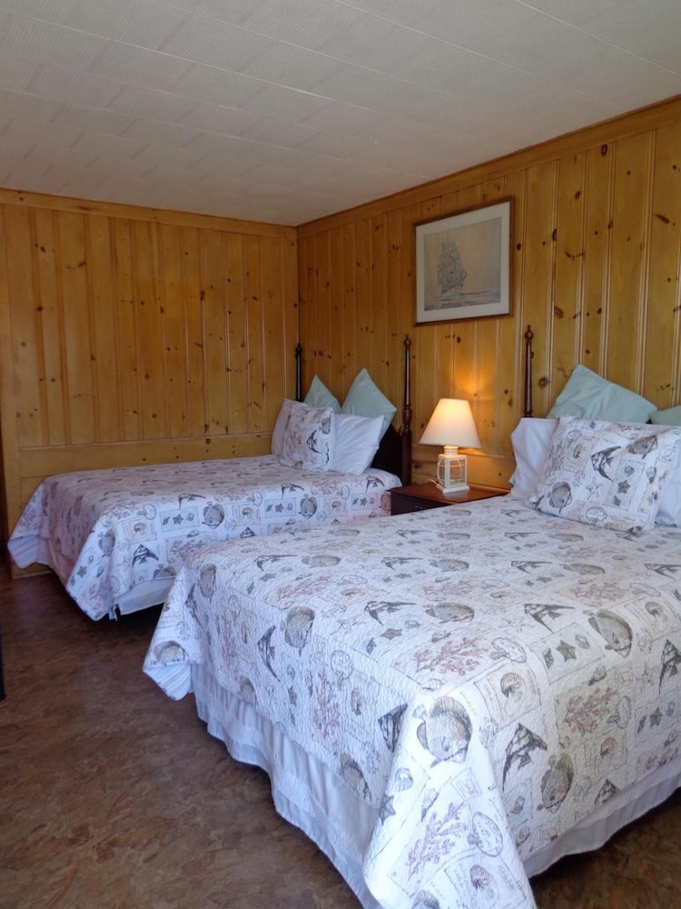 Town & Beach Motel - photo 23