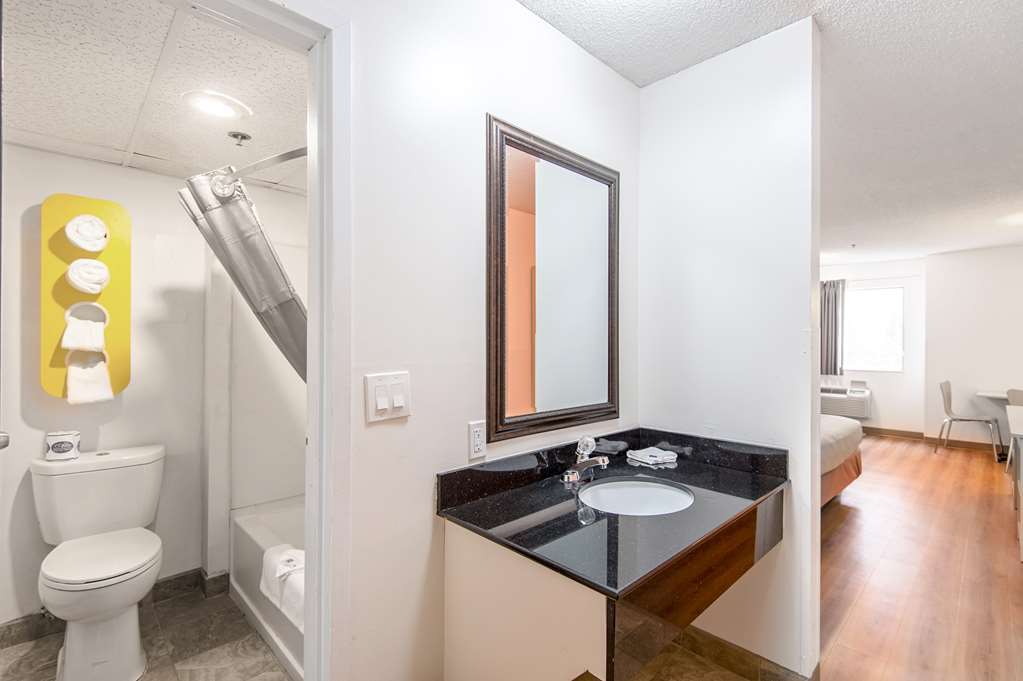Motel 6 Lawrence KS - photo 14