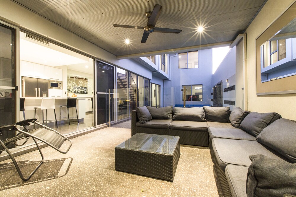 Ambar Villa — 4-Star Luxury Hotel in Booragoon, Australia