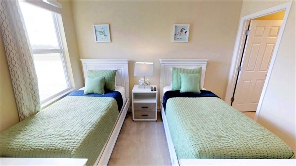 Golden Palms Vacation Resort Eight bedroom - photo 15