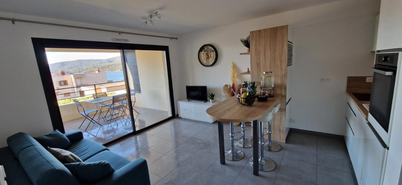T2 Fronte di Mare de Standing En Bord de Mer Et du Centre du Village de Propriano — 4-Star Luxury Hotel in Propriano, France