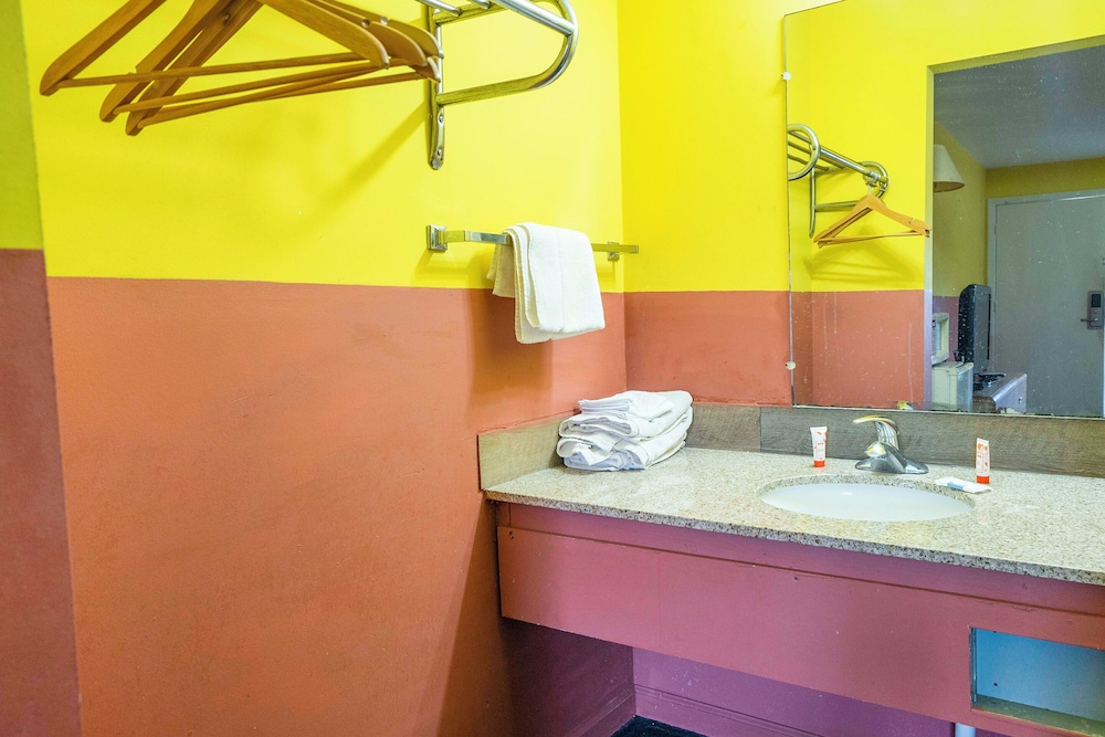 OYO Hotel Opp Al Floral Hwy - photo 13